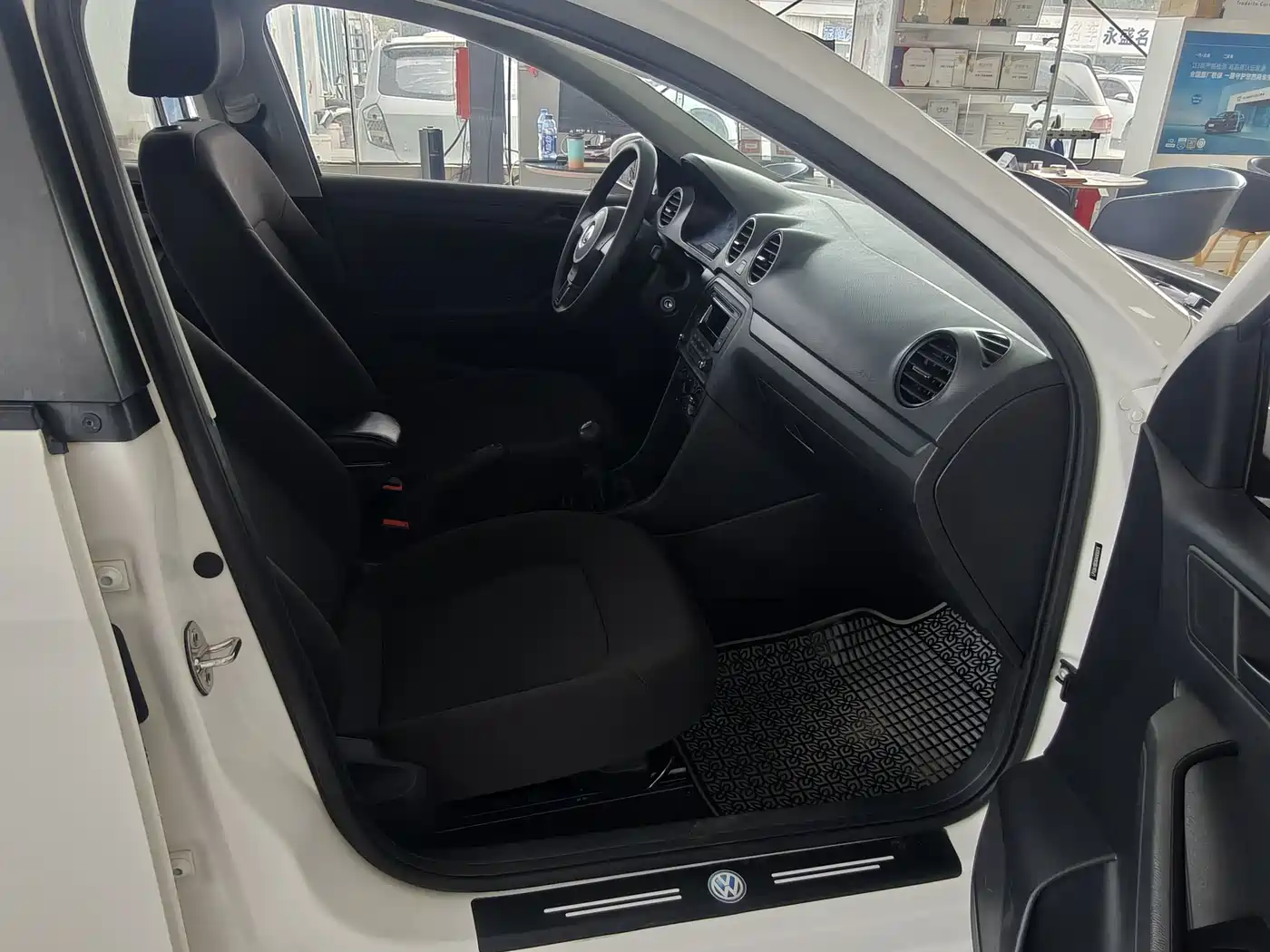 Volkswagen Jetta 2015 Quality Edition 1.4L Manual Fashion фото 17