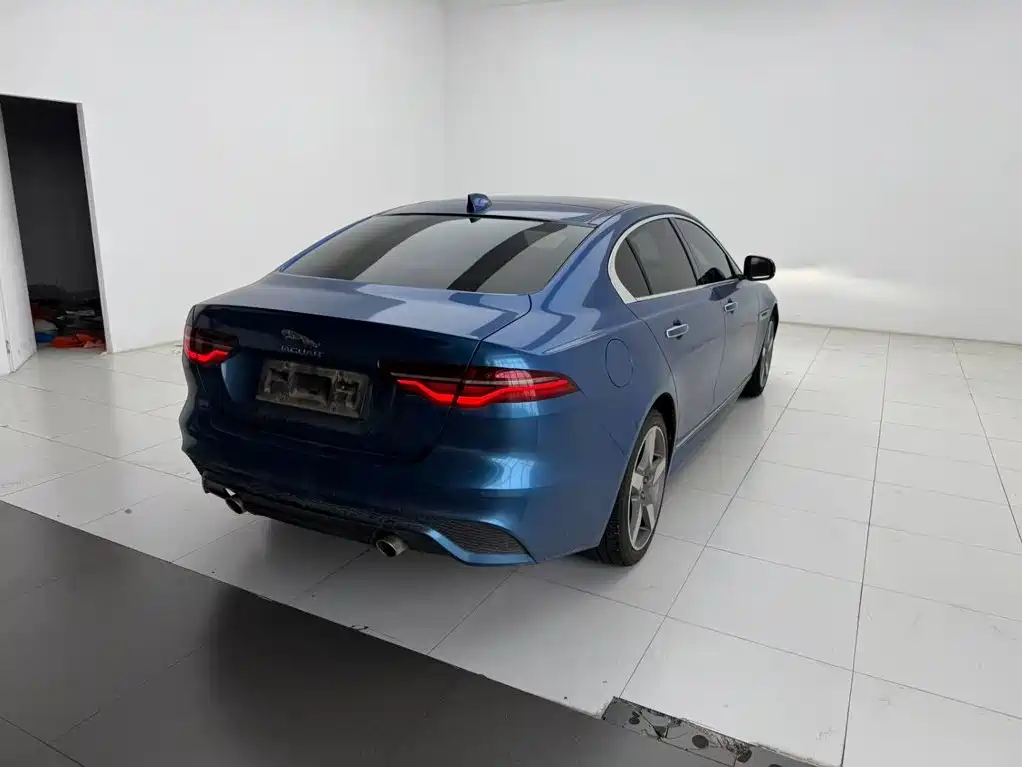 Photo 9 - Jaguar XEL