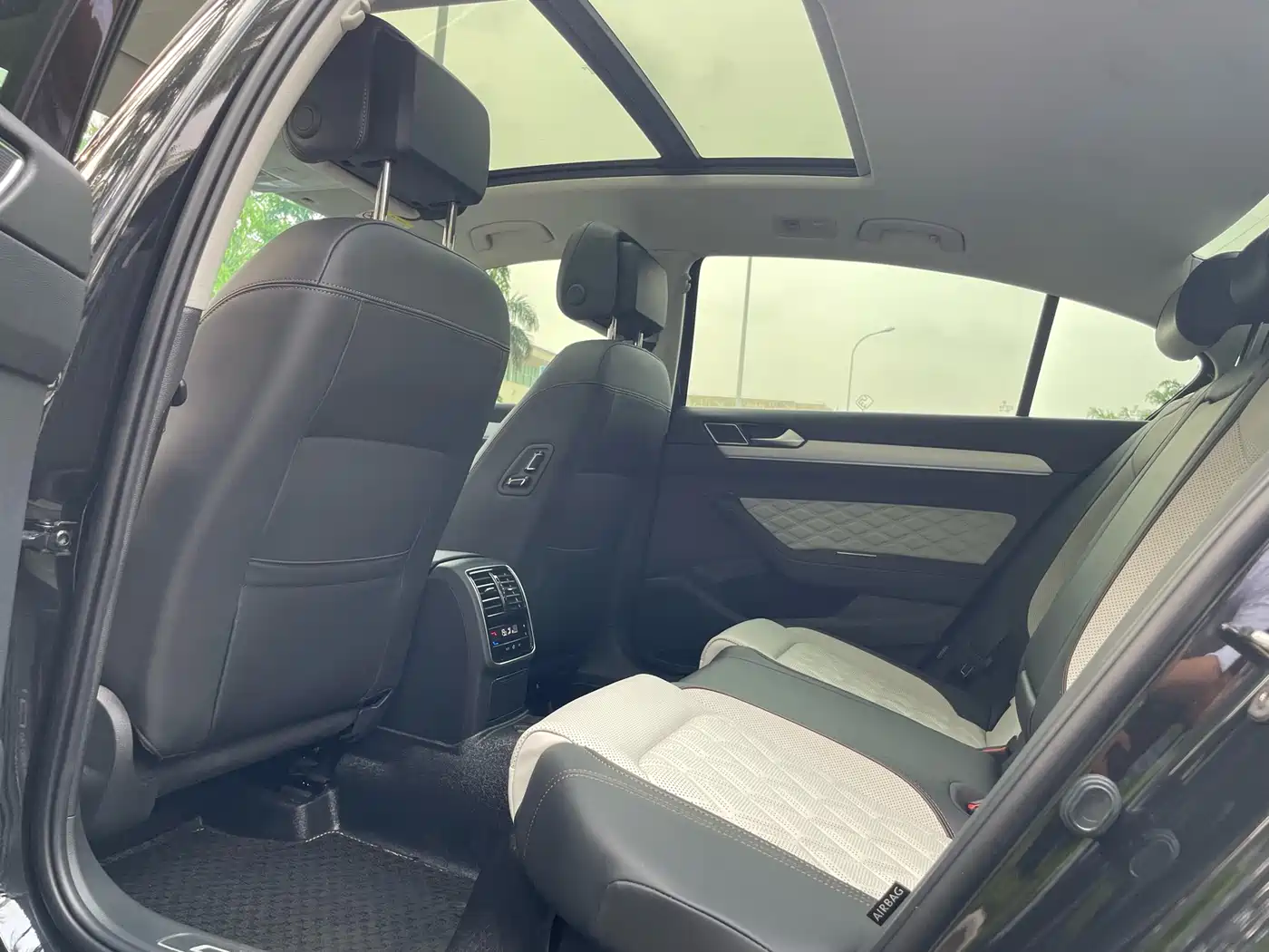 Volkswagen Magotan 2024 2 Million Units Public Sharing Edition 330TSI DSG Luxury фото 15