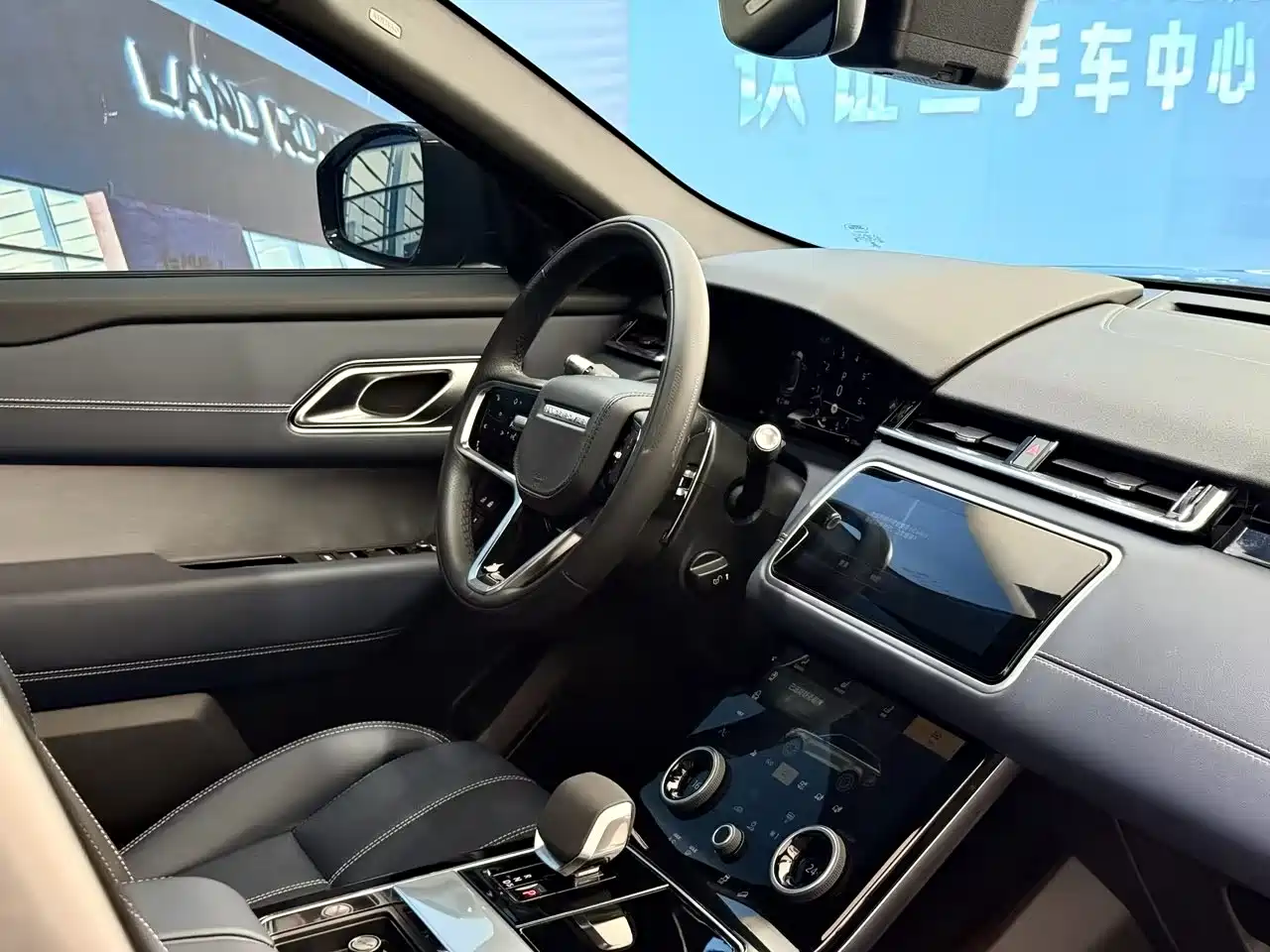 Land Rover Range Rover Velar 2022 250PS Golden Collector's Edition фото 7