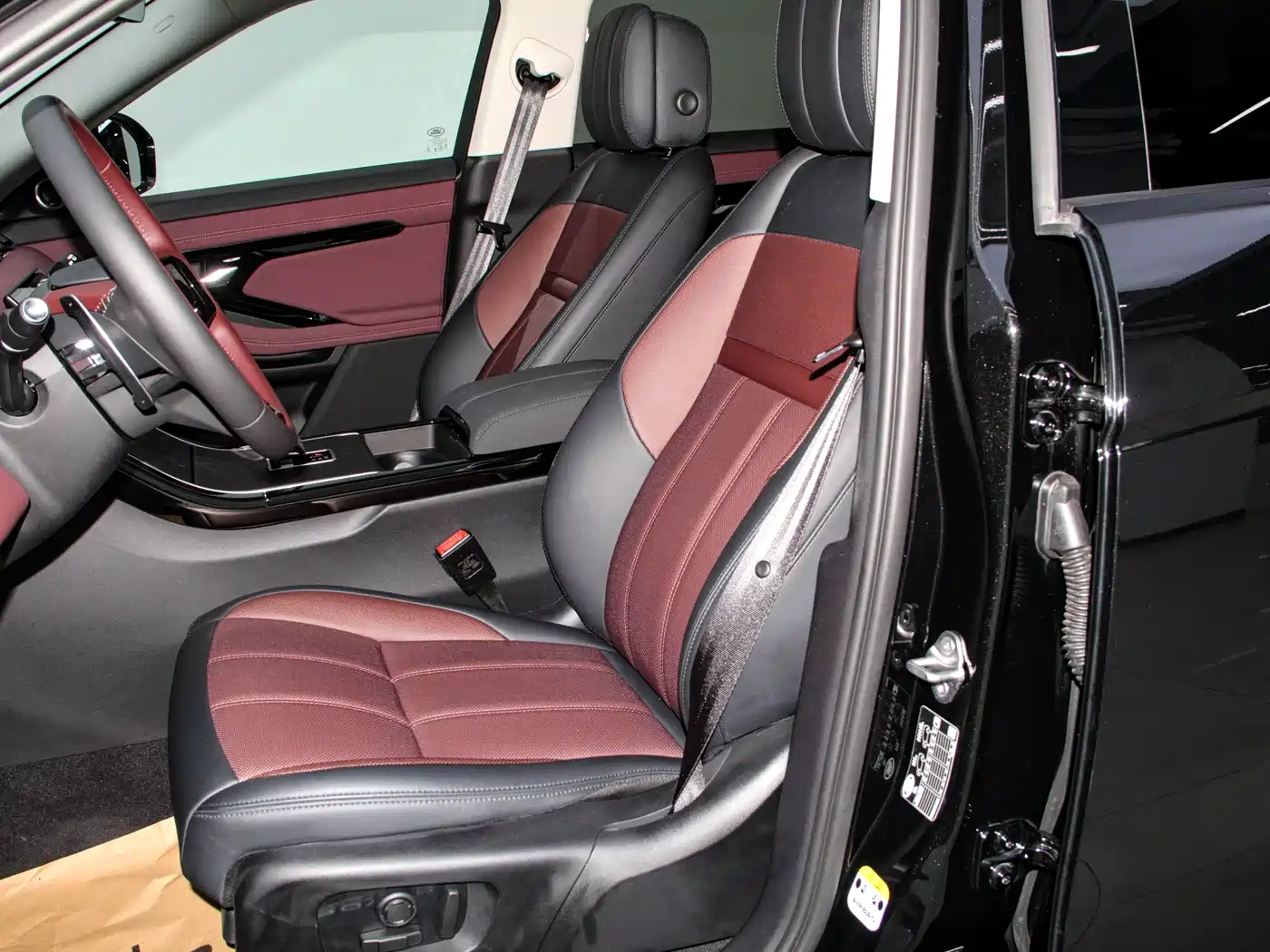 Land Rover Range Rover Evoque 2024 Range Rover Evoque L 249PS Light Master Edition фото 7