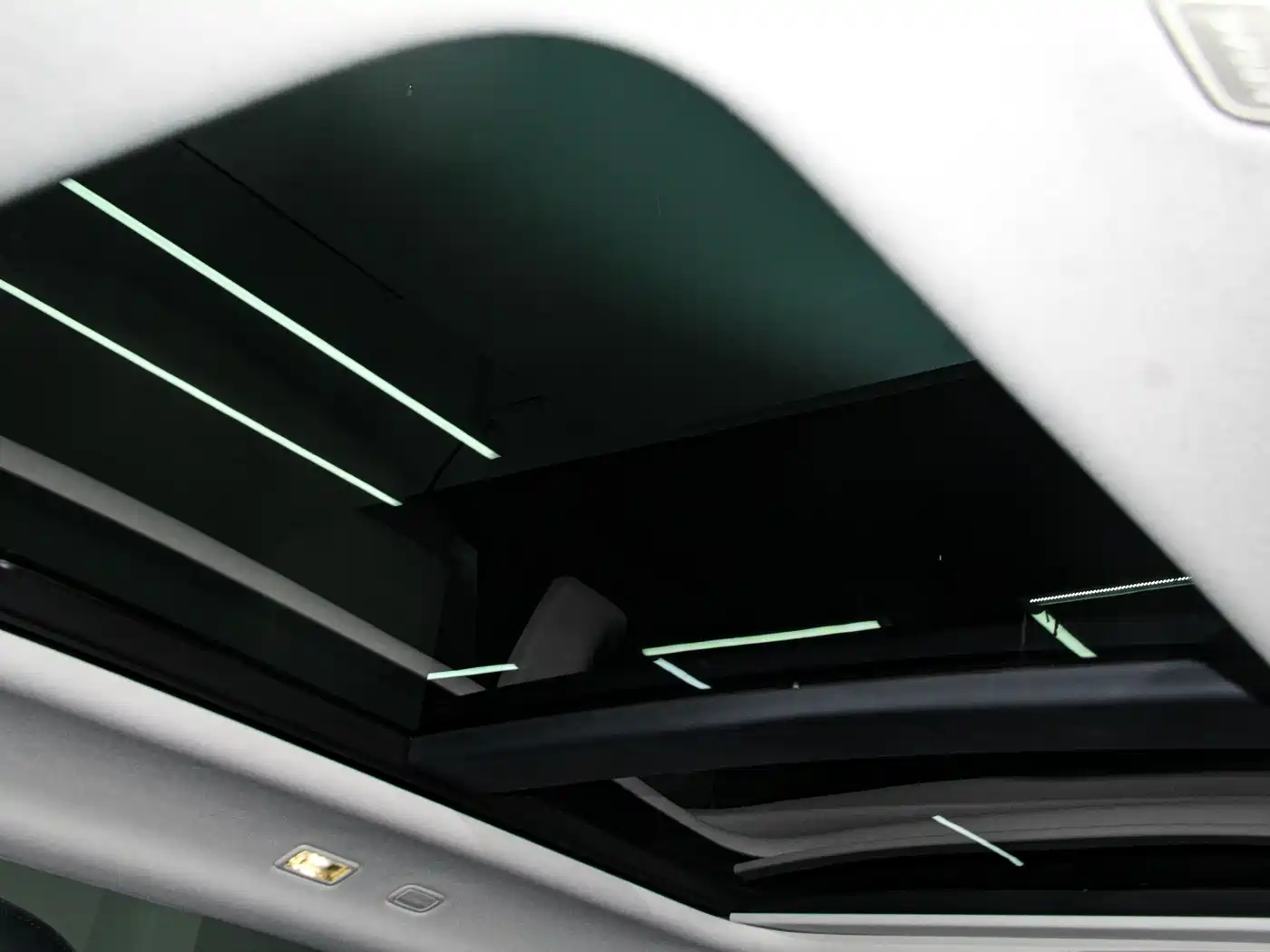 Land Rover Range Rover Evoque 2024 Range Rover Evoque L 249PS Light Master Edition фото 22