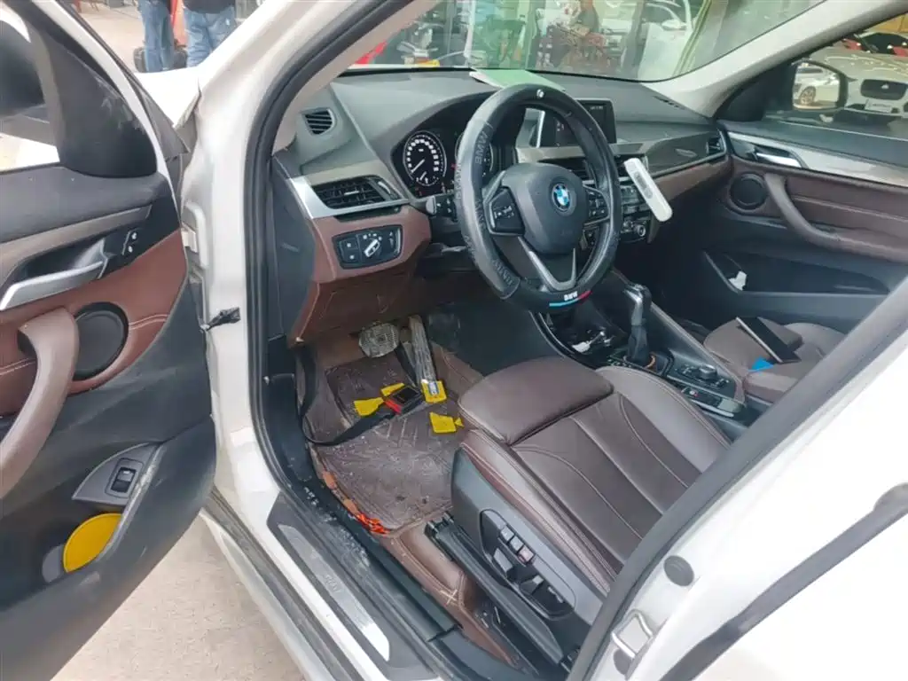 BMW X1 2019 sDrive18Li Premium Model фото 16