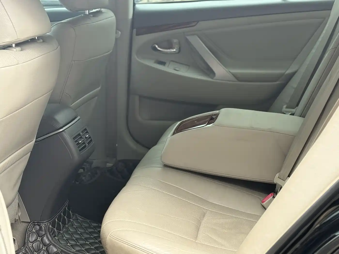 Toyota Camry 2013 200G Classic Luxury Edition фото 11