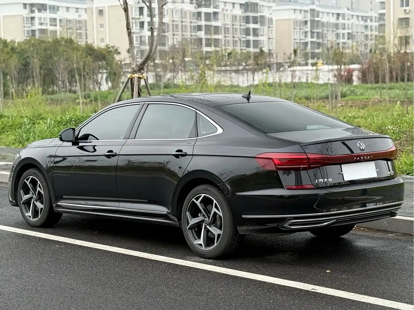 Volkswagen Passat 2025 Outstanding 380TSI Dragon Soaring Edition фото 14