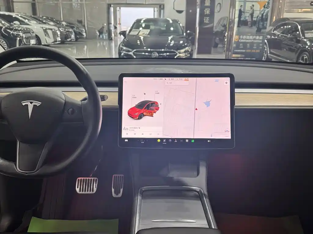 TESLA MODEL Y