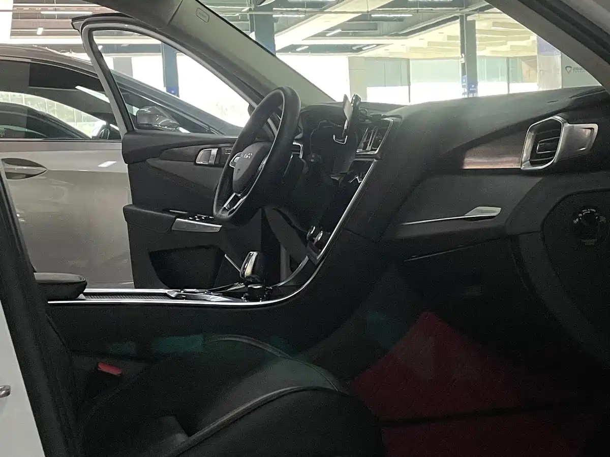 Lynk & Co 01 2017 2.0T AWD Pro фото 9