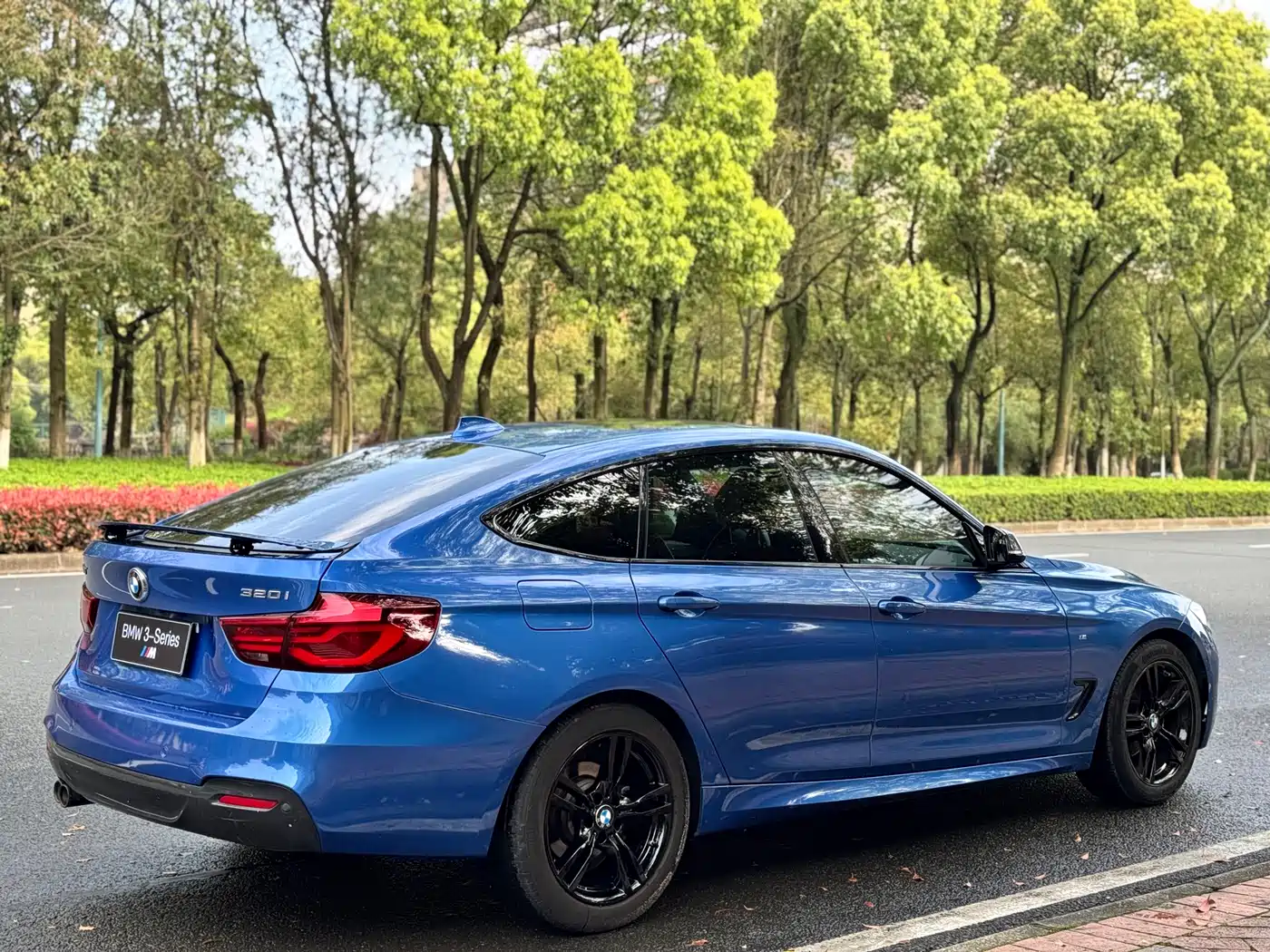 BMW 3 Series GT 2020 320i M Sport Black Night Edition фото 7