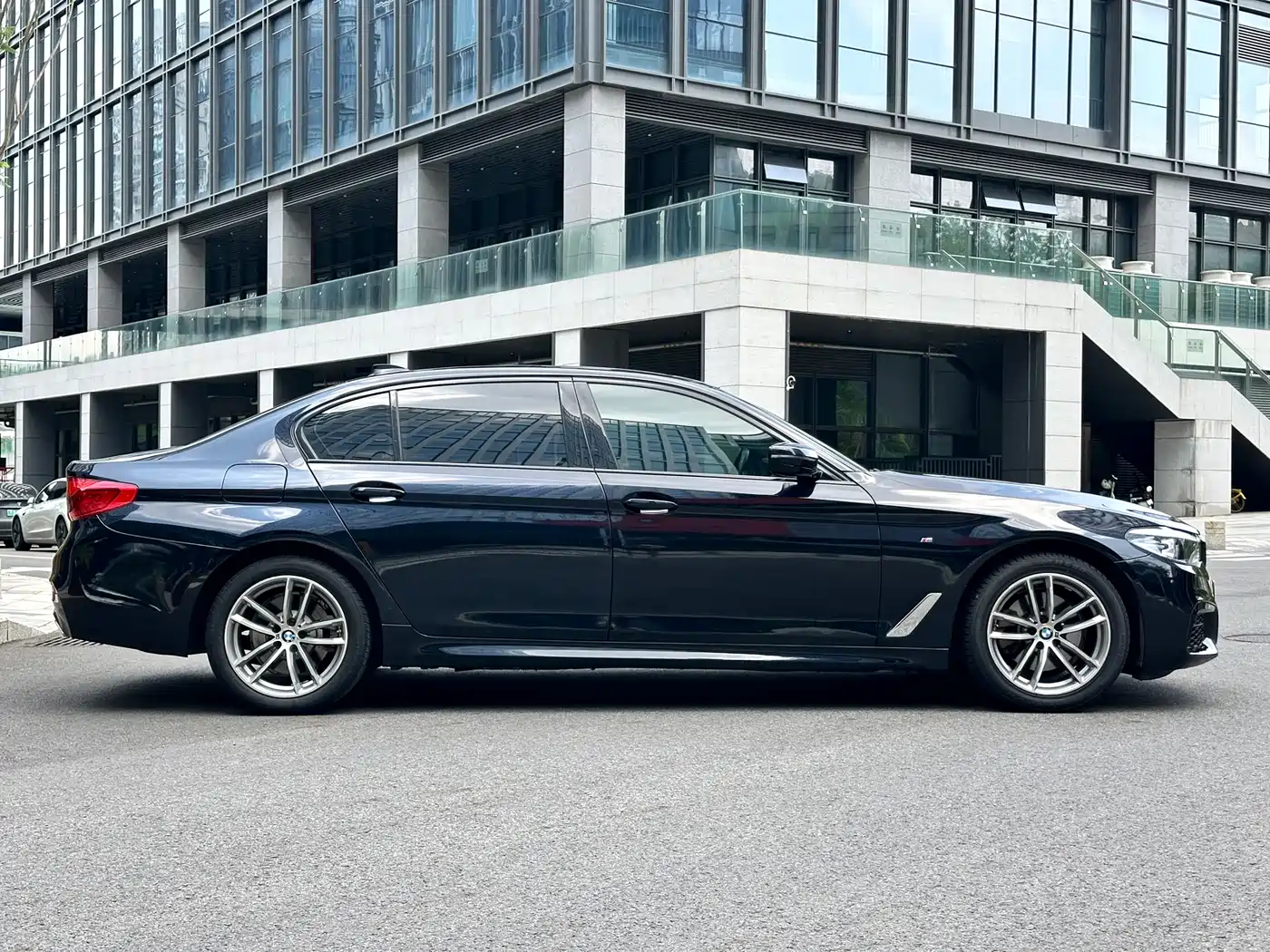 BMW 5 Series 2020 525Li M Sport Package фото 7