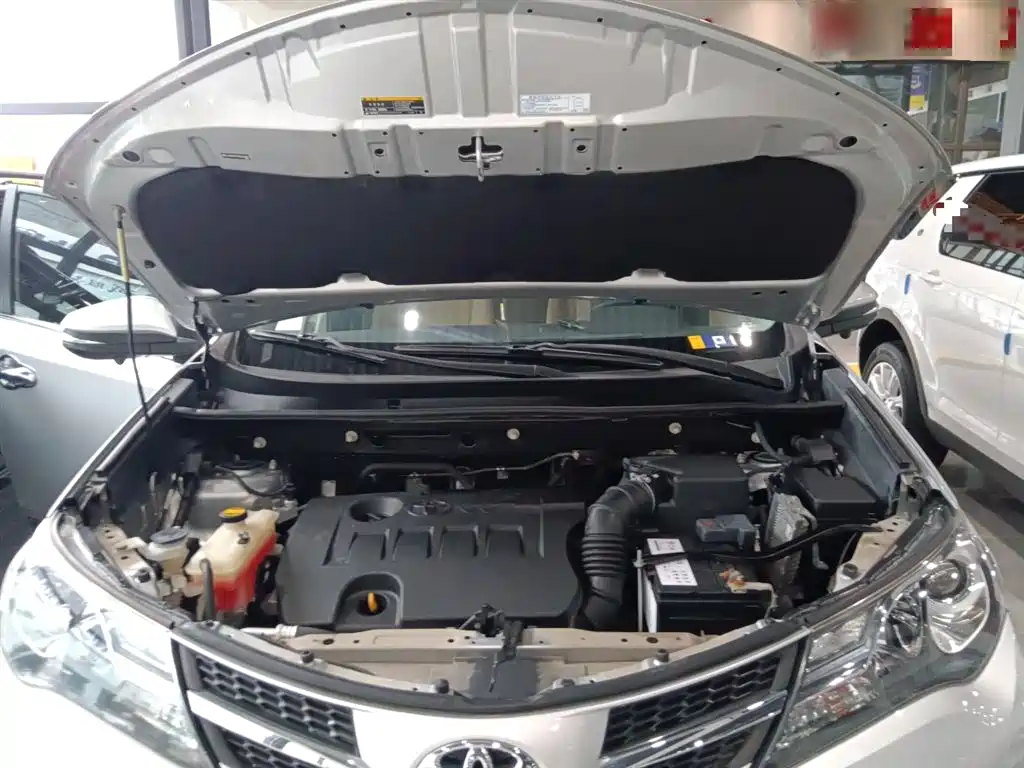 Toyota RAV4 Rongfang 2013 2.0L CVT 2WD Urban фото 16