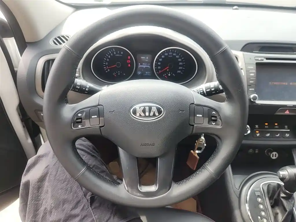 Kia Sportage 2015 2.0L Automatic 2WD GL фото 11