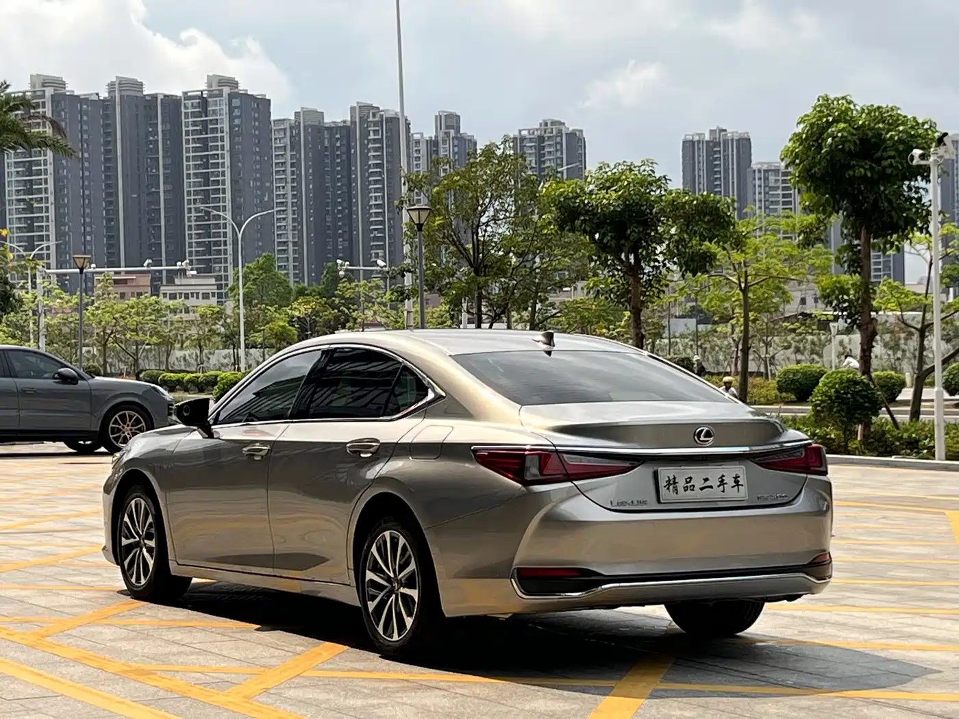 Lexus ES 2023 200 Excellence Edition фото 4