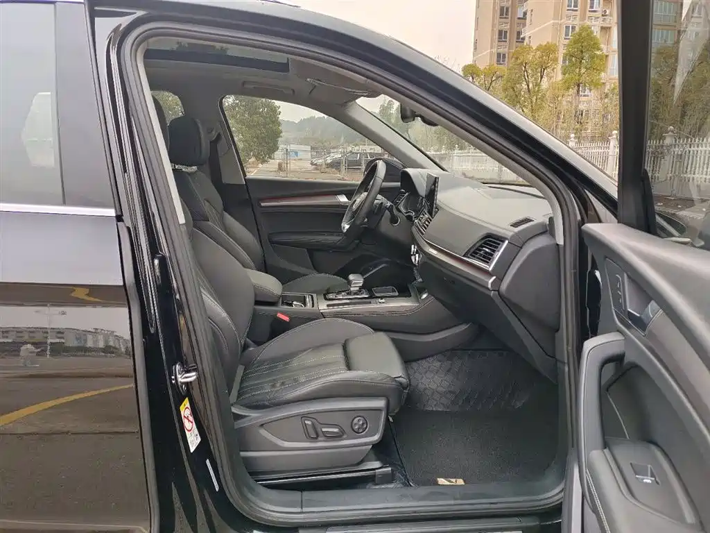 Audi Q5L 2022 Facelift 40T Luxury Dynamic фото 6