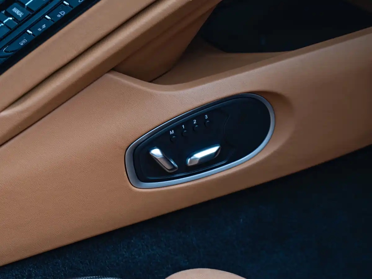 Aston Martin DB12 2024 2025 4.0T V8 Coupe