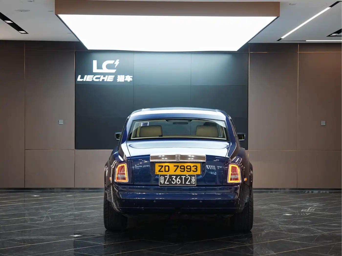Rolls-Royce Phantom 2004 Model 6.7L Standard Version фото 14