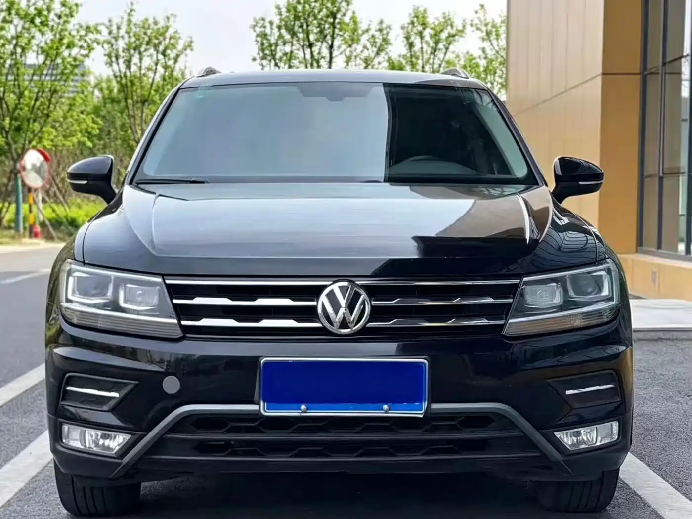 Volkswagen Tiguan L 2018 Facelift 330TSI Automatic 2WD Comfort Edition фото 2