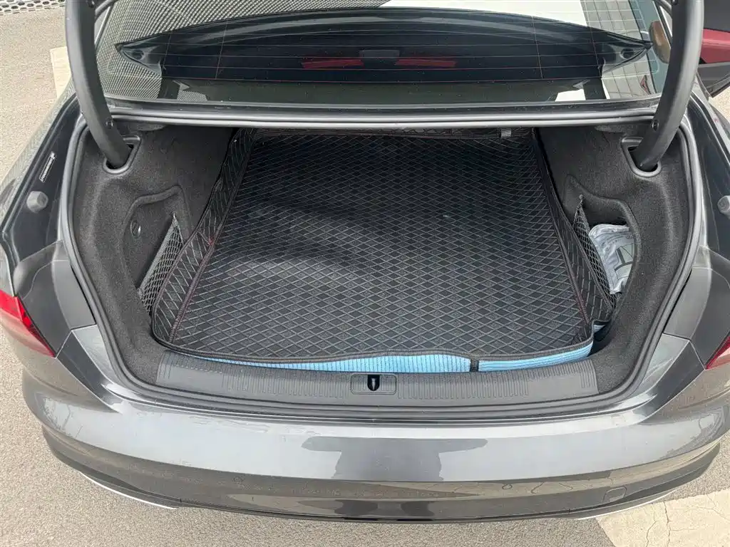 Audi A4L 2024 40 TFSI Luxury Dynamic фото 15