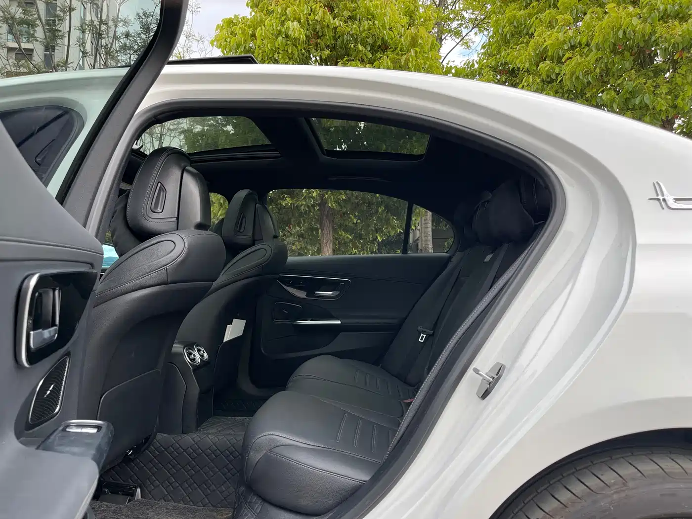 Mercedes-Benz C-Class 2024 Facelift C 260 L Sport фото 9