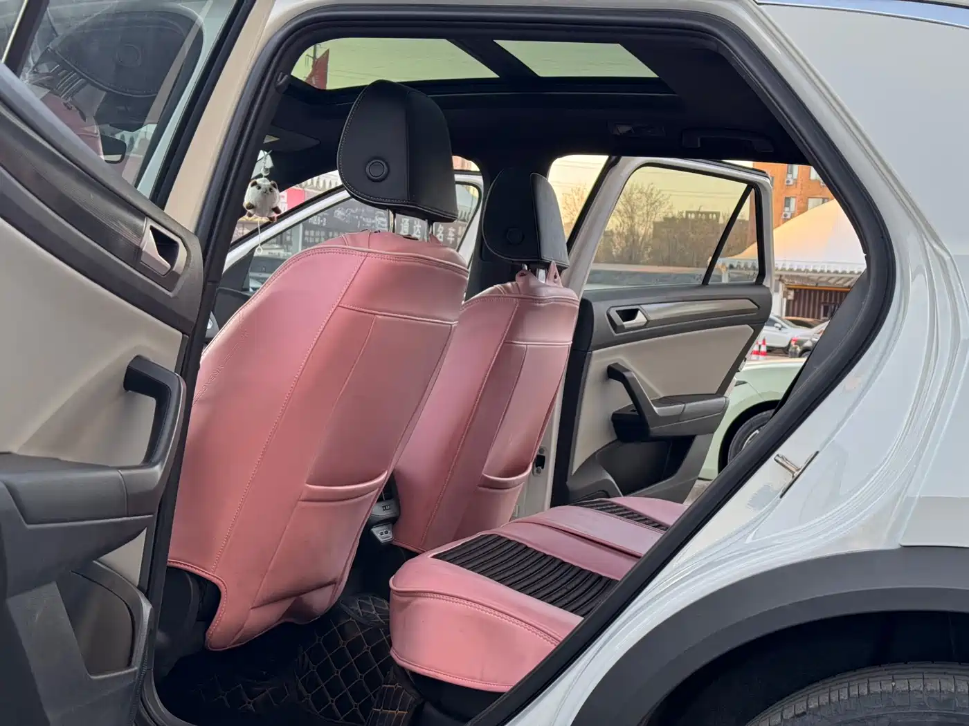 VOLKSWAGEN T ROC EXPLORING SONGS