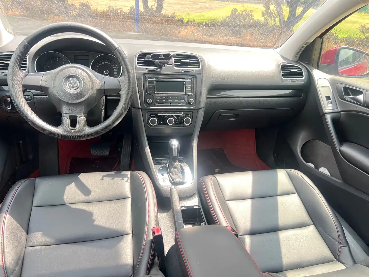 Фото 23 - Volkswagen Golf