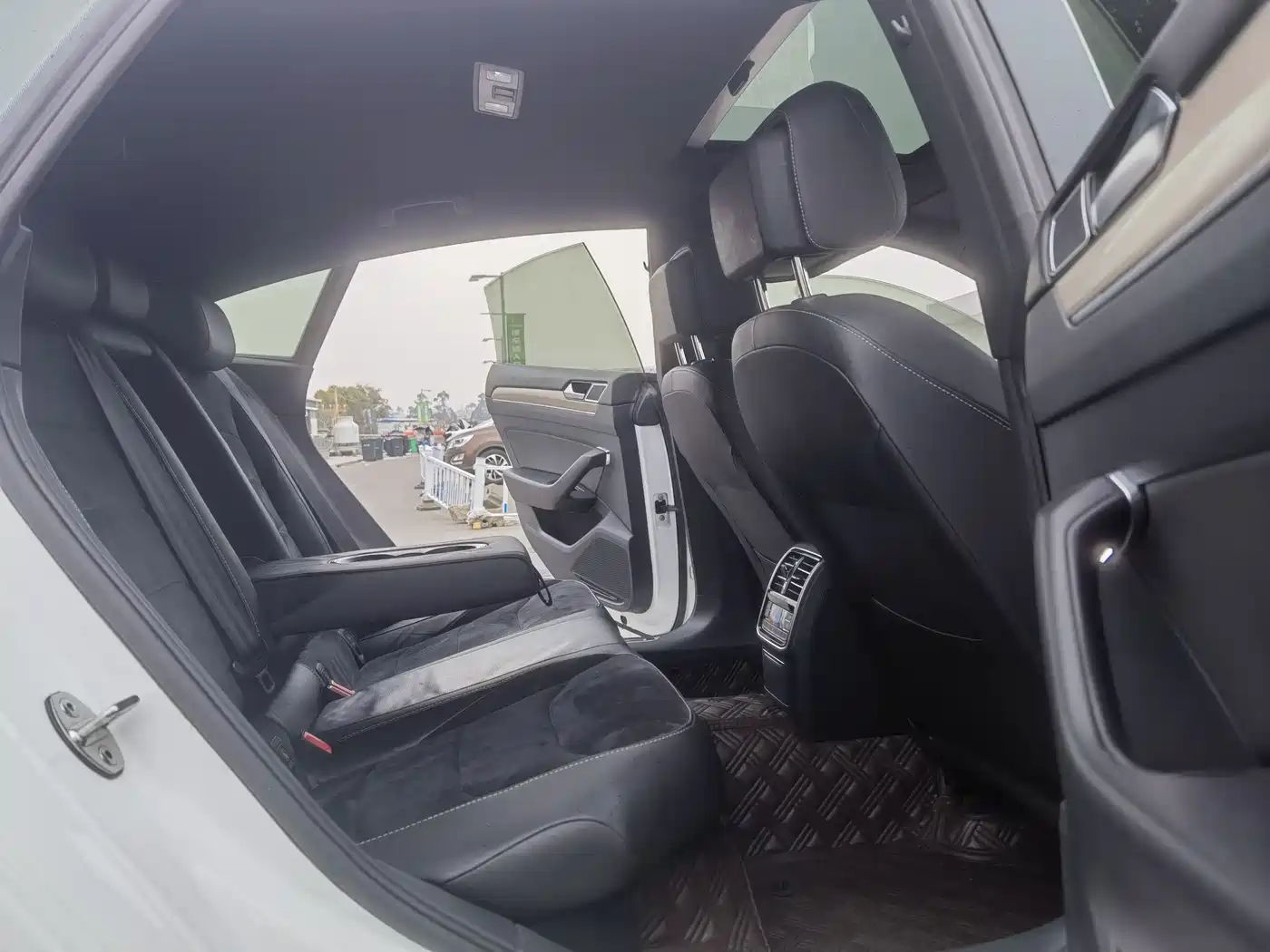 Volkswagen FAW-Volkswagen CC 2019 330TSI Luxury Appearance (China V) фото 8