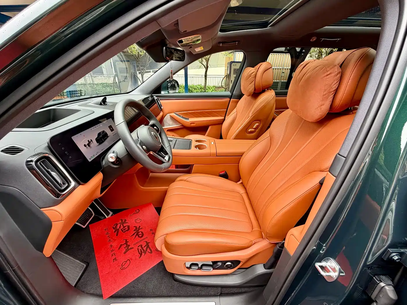 AITO Wenjie AITO M8 2025 Extended Range Ultra 53.4kWh 6-Seater фото 7