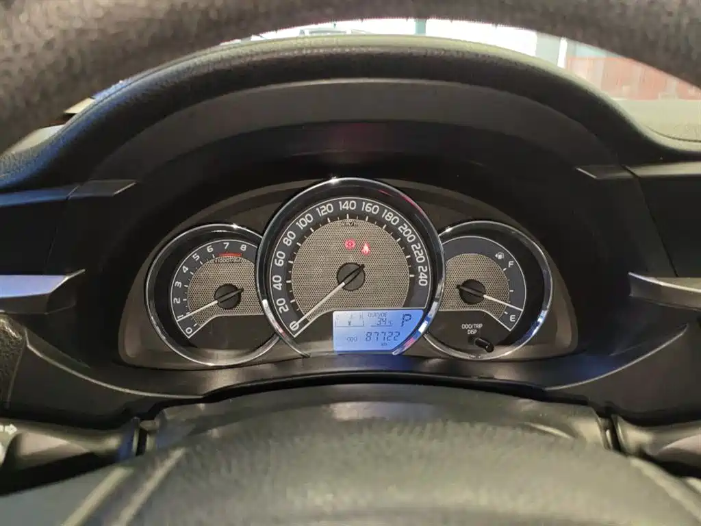 Toyota Corolla 2014 1.6L CVT GL фото 9