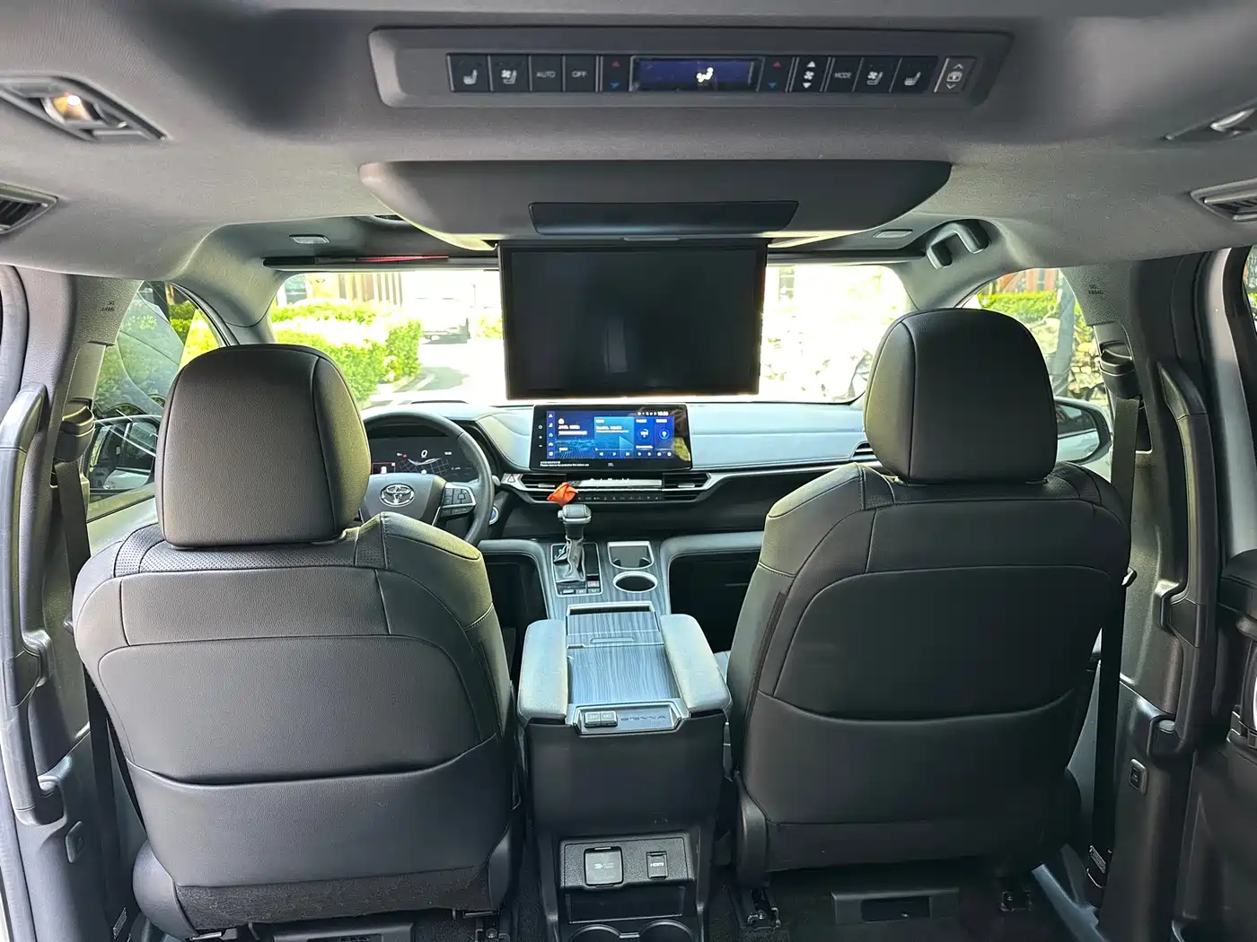 Toyota Sienna 2021 2.5L Hybrid Platinum Edition фото 15