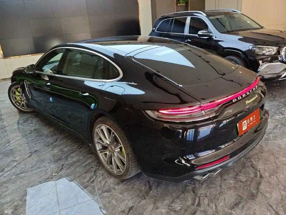 Фото 3 - Porsche Panamera New Energy