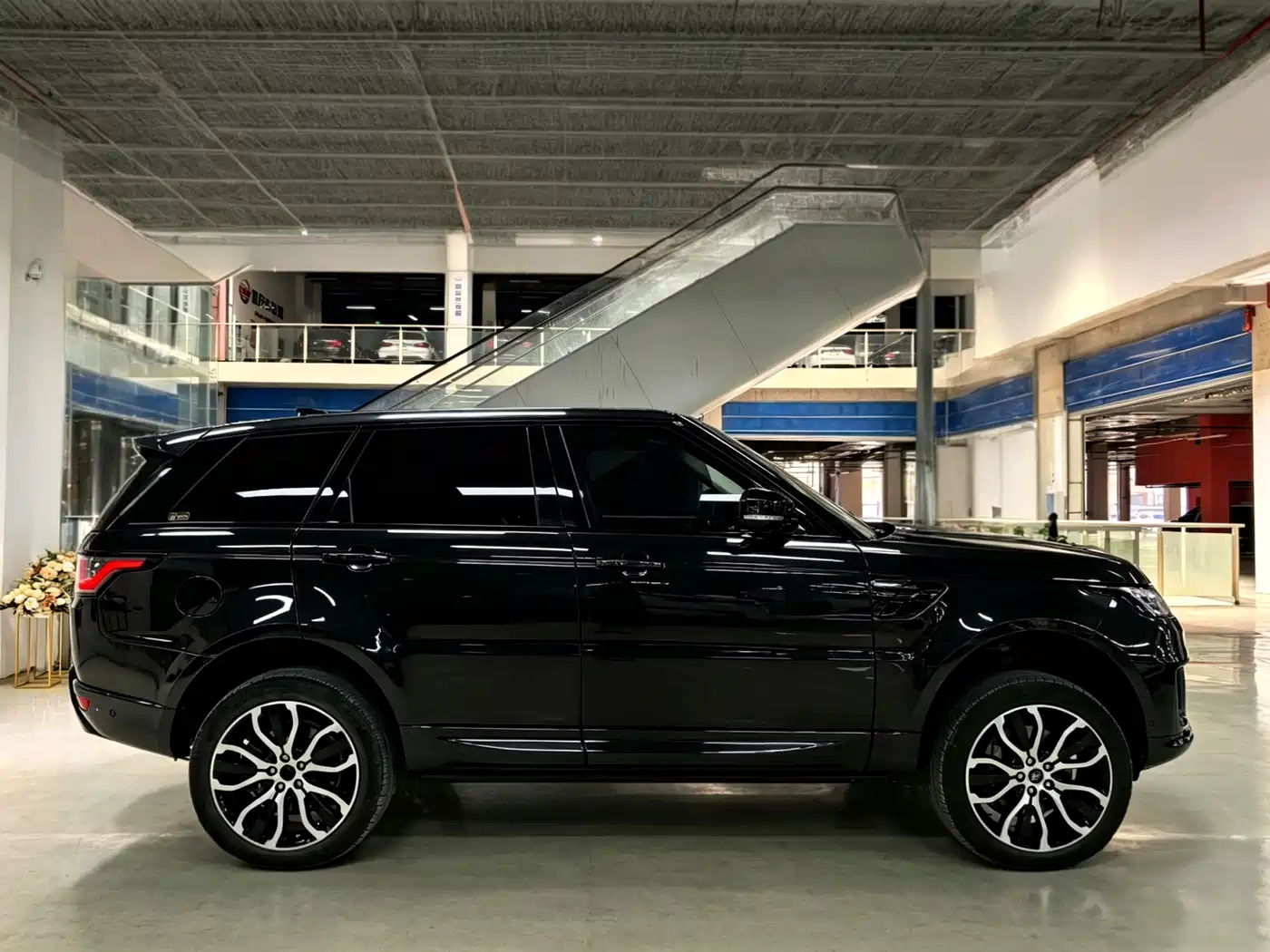 Land Rover Range Rover Sport 2022 3.0 L6 Gloss Black Edition фото 25