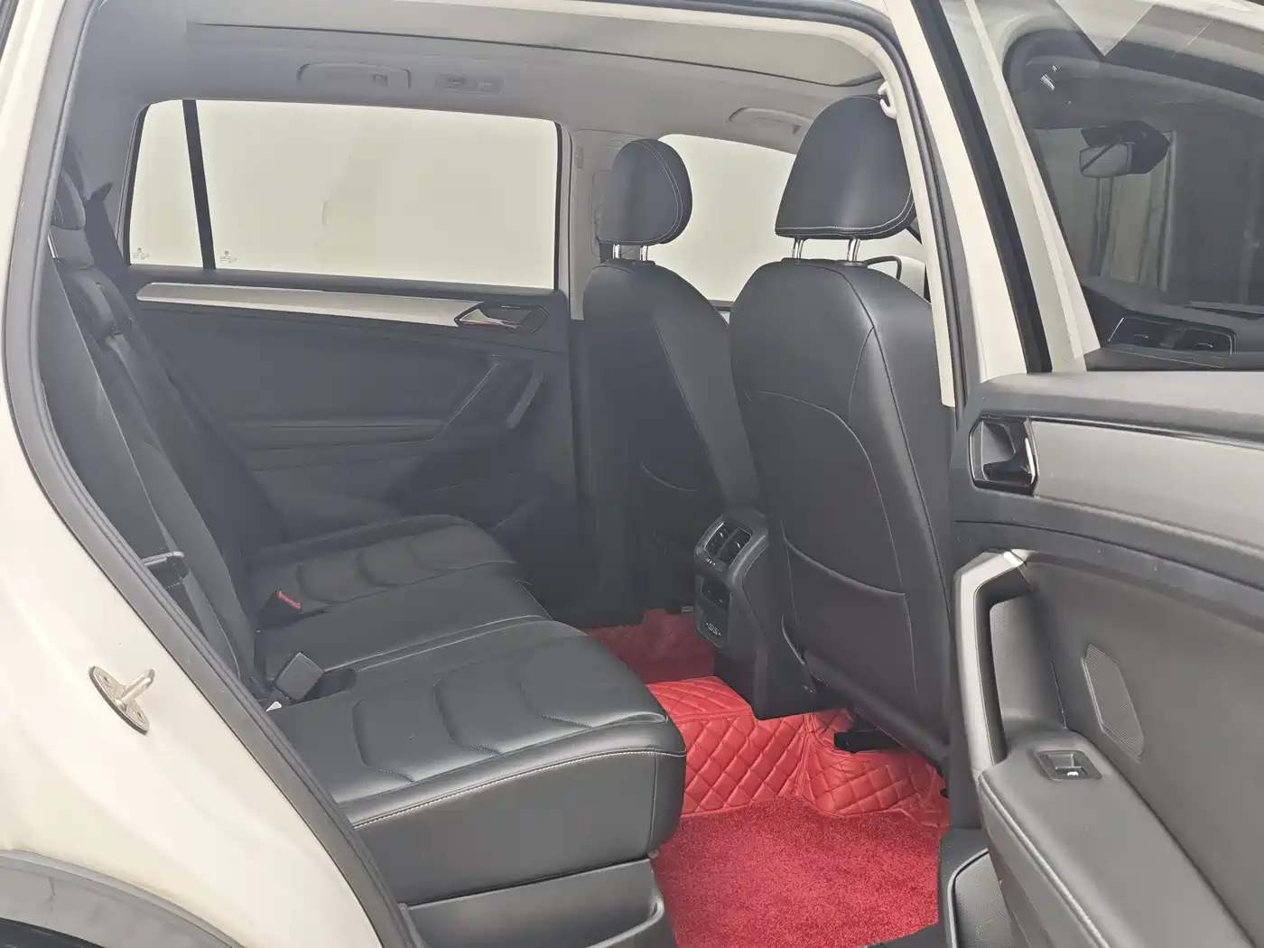 Volkswagen Tiguan L 2019 330TSI Automatic 2WD Smart Luxury Edition China VI фото 9