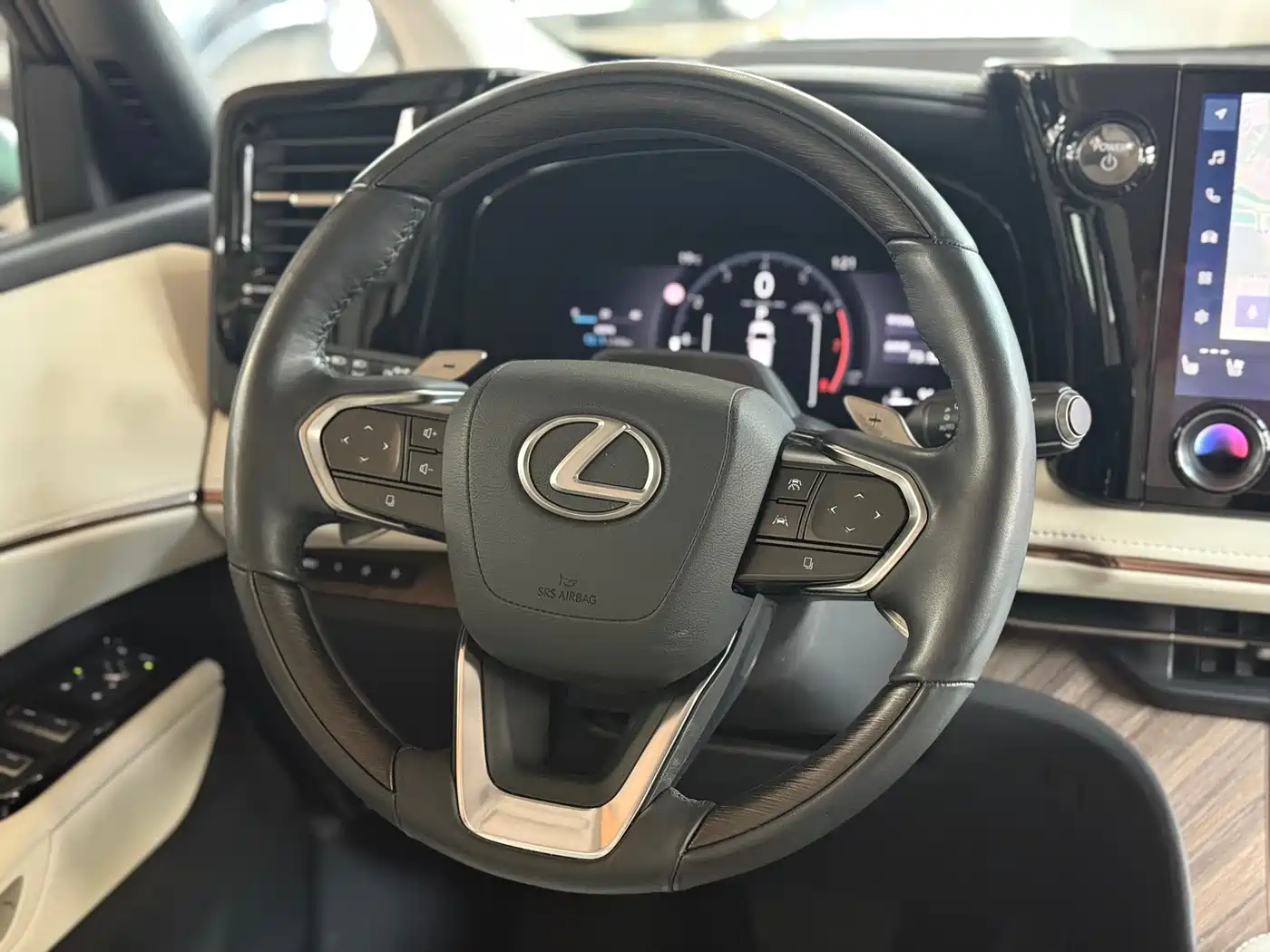 Lexus LM 2023 500h 6-Seater Prestige Edition фото 18