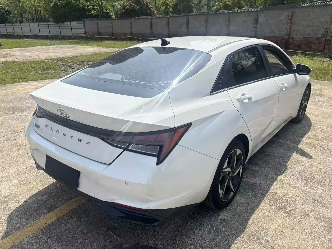 Фото 5 - Hyundai Elantra
