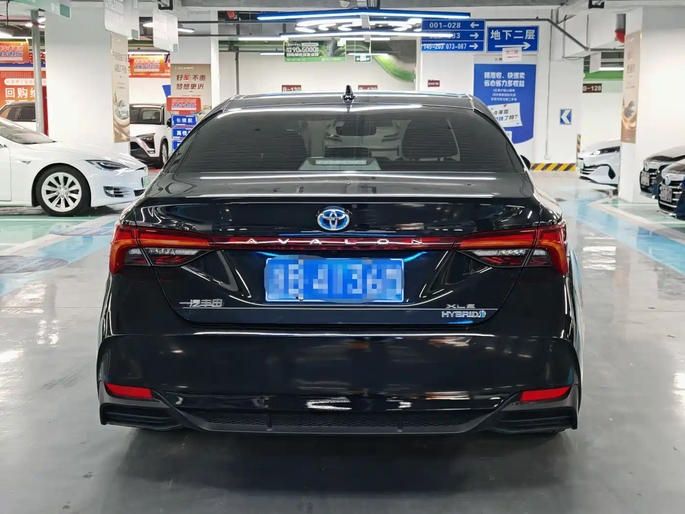 Toyota Avalon 2023 Hybrid 2.5L Luxury Edition фото 15