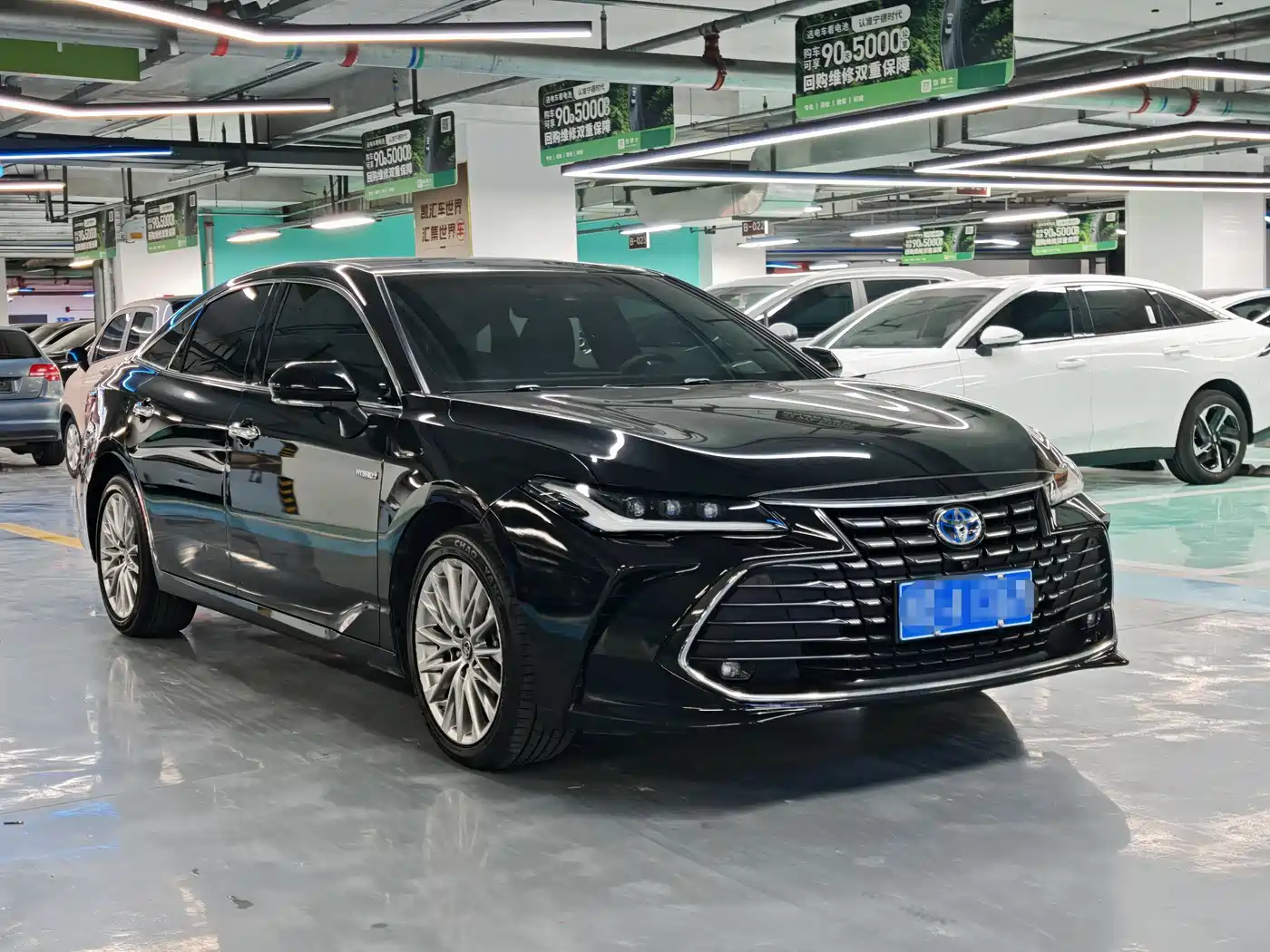 Toyota Avalon 2023 Hybrid 2.5L Luxury Edition фото 3