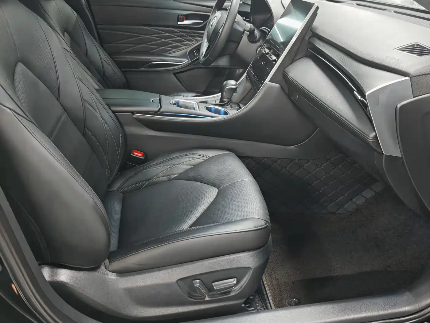 Toyota Avalon 2023 Hybrid 2.5L Luxury Edition фото 12