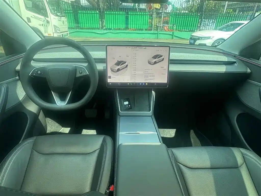 Tesla Model Y 2026 2025 Rear-Wheel Drive