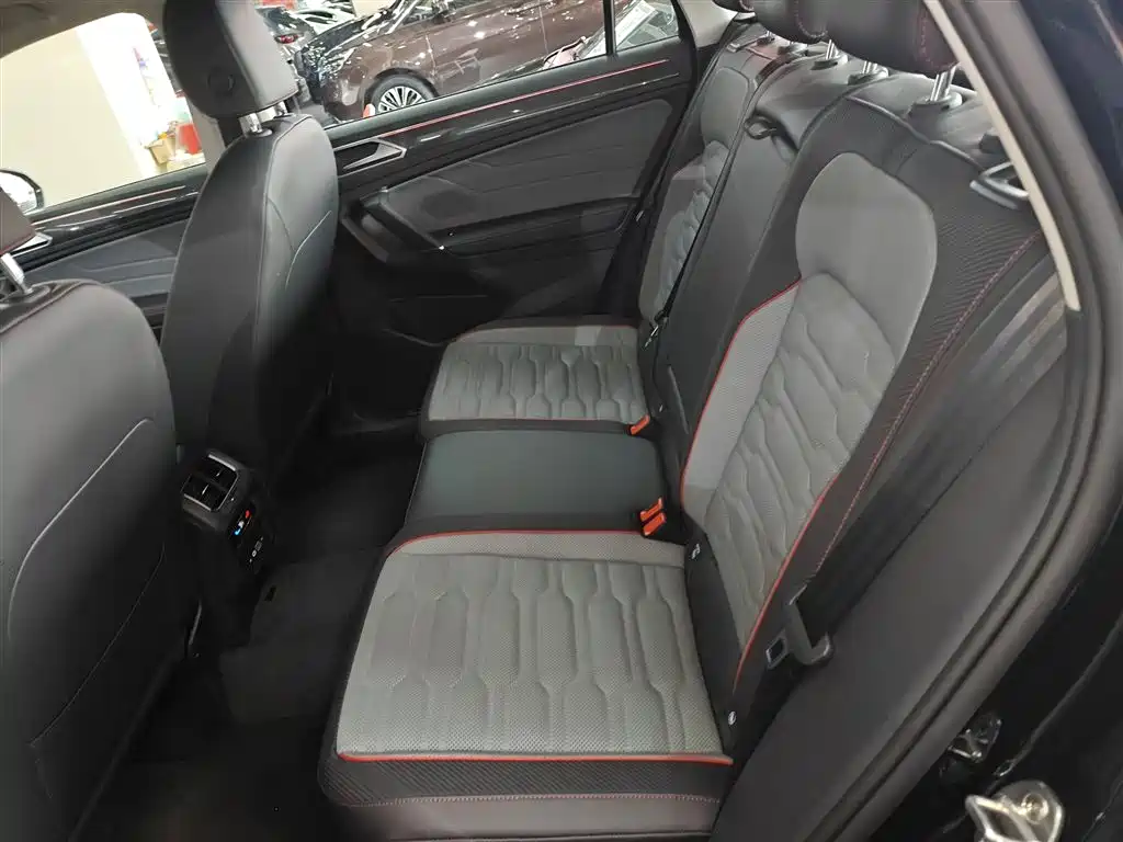 Volkswagen Tiguan X 2023 380TSI 4WD Prestige Flagship фото 17