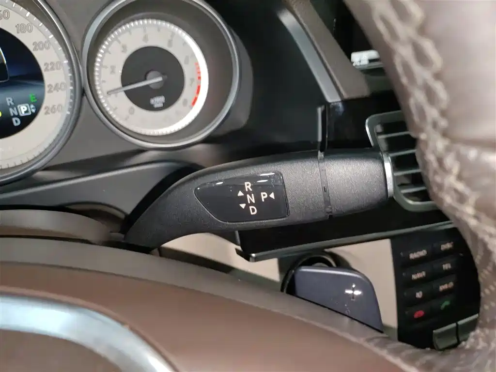 Mercedes-Benz E-Class 2015 E 200 L Sport фото 14