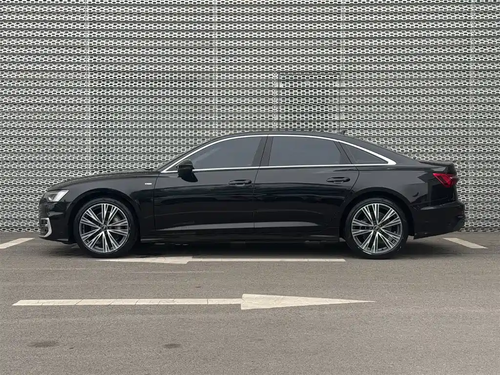 Audi A6L 2023 45 TFSI Premium Selection Dynamic фото 2