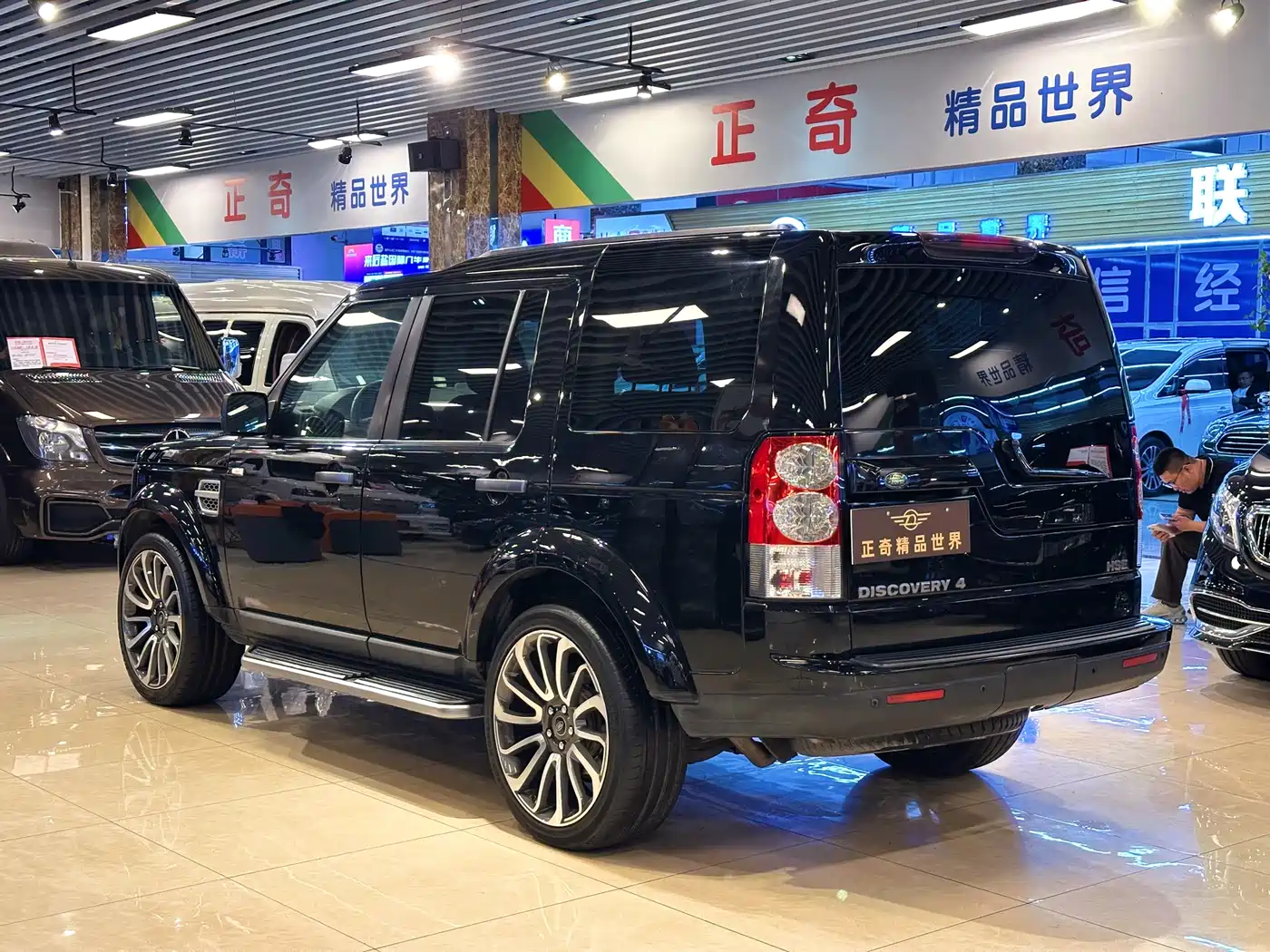 Land Rover Discovery 2010 4.0 V6 HSE Petrol фото 6