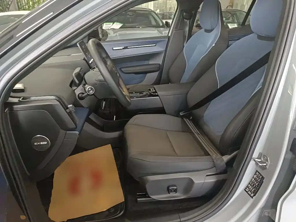 Volvo EX30 2024 2025 RWD Long Range Ultra