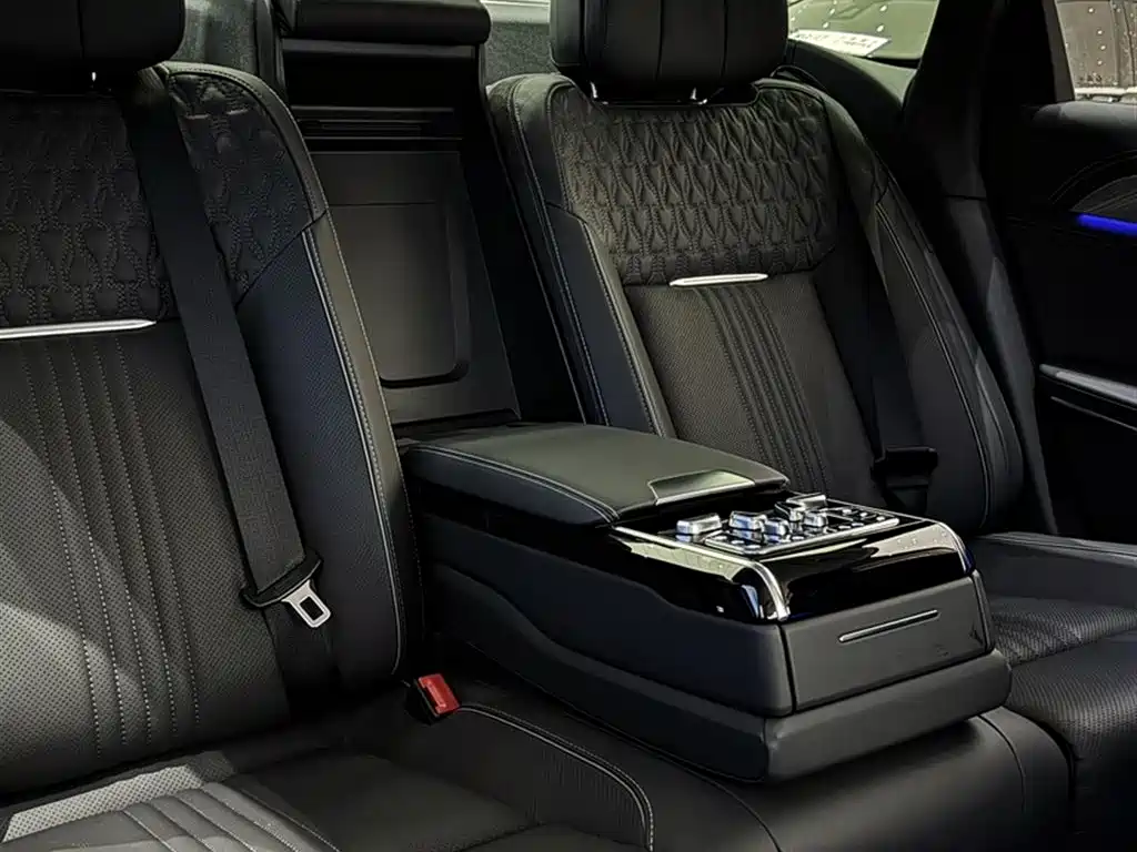 Hongqi H9 2020 2.0T Smart Connection Qi Chang Edition фото 17