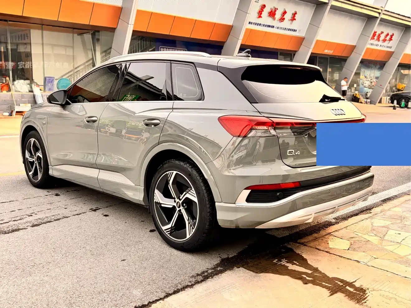 AUDI Q4 E TRON