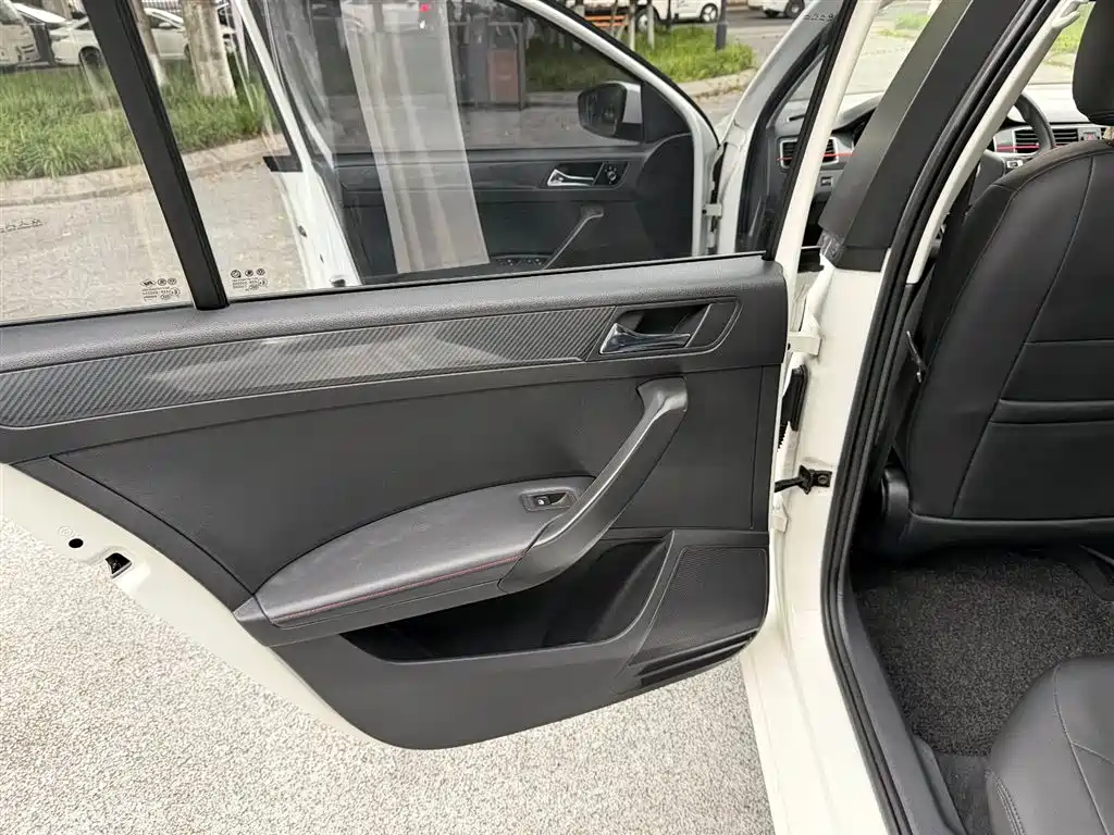 Volkswagen Santana 2017 Gran Santana 1.6L Auto Luxury фото 17