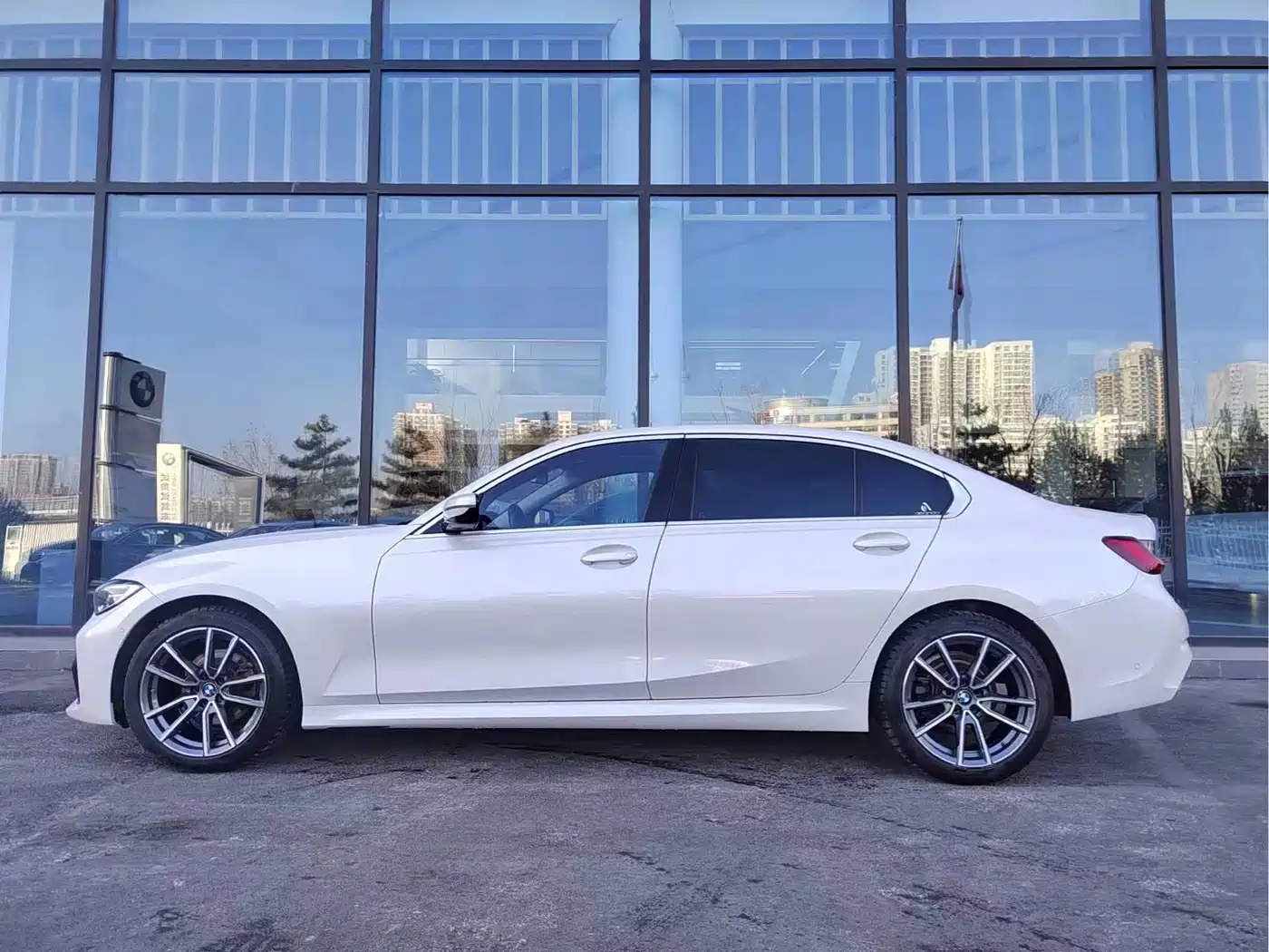 BMW 3 Series 2021 325Li M Sport Package фото 3