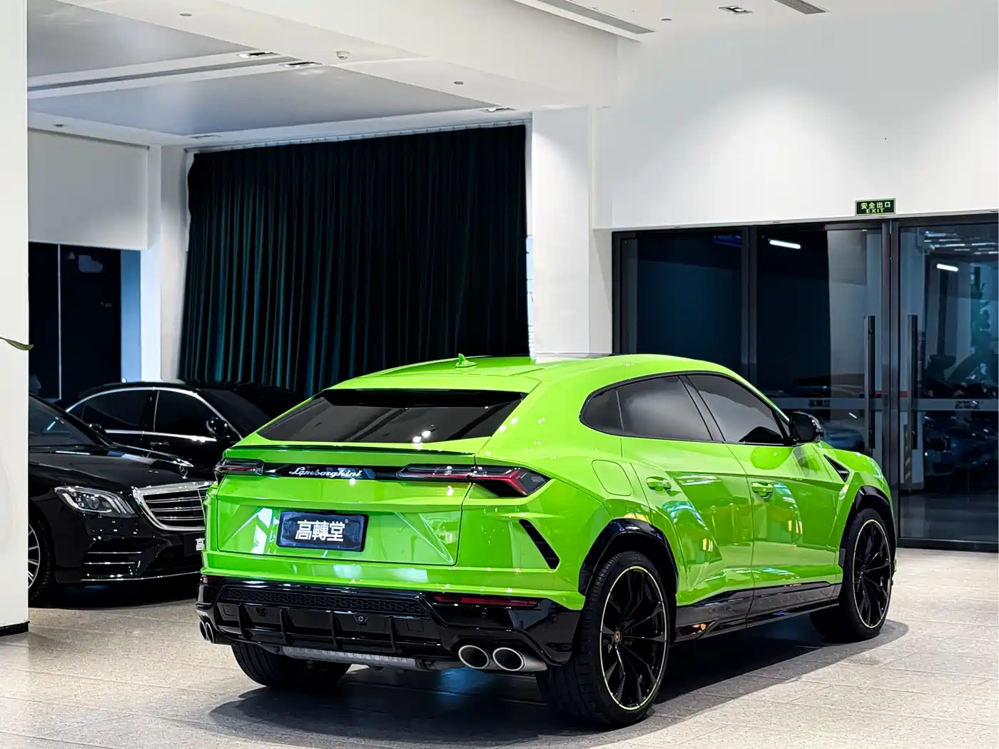 LAMBORGHINI URUS