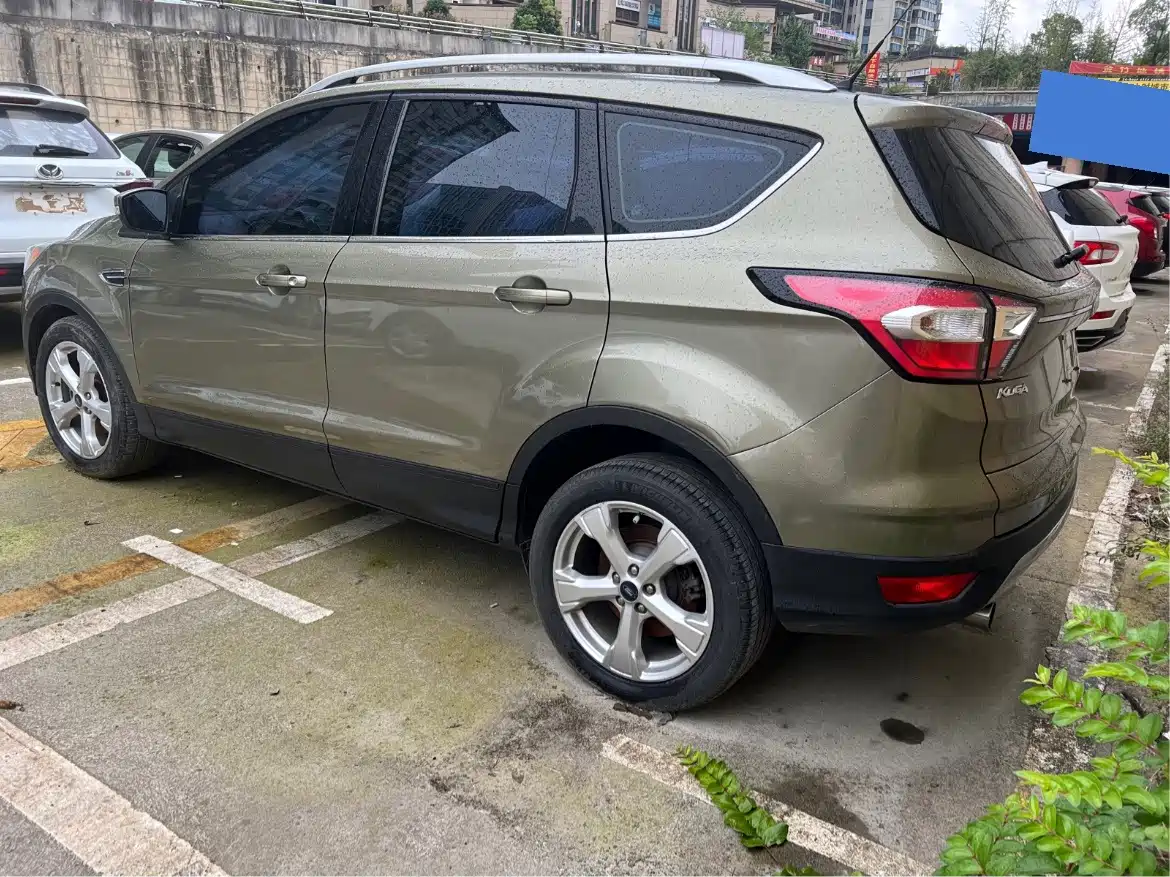 Фото 10 - Ford Kuga