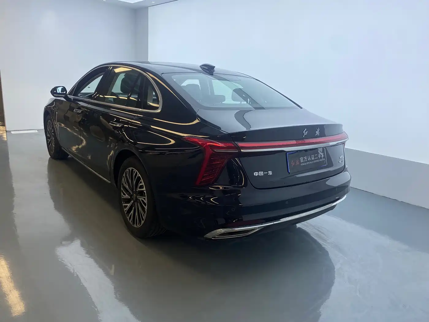 Hongqi H5 2026 2024 2.0T Automatic Smart Connect Flag Smooth Edition