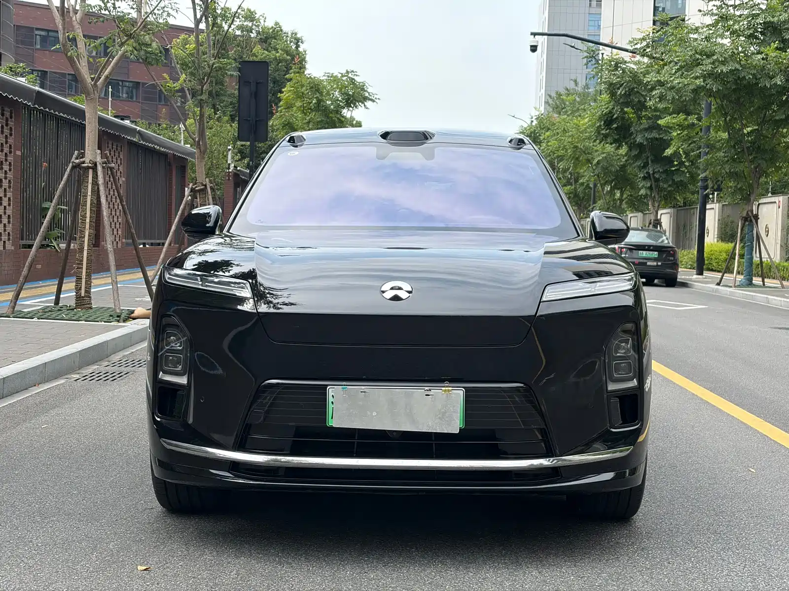 Фото 2 - NIO ES8